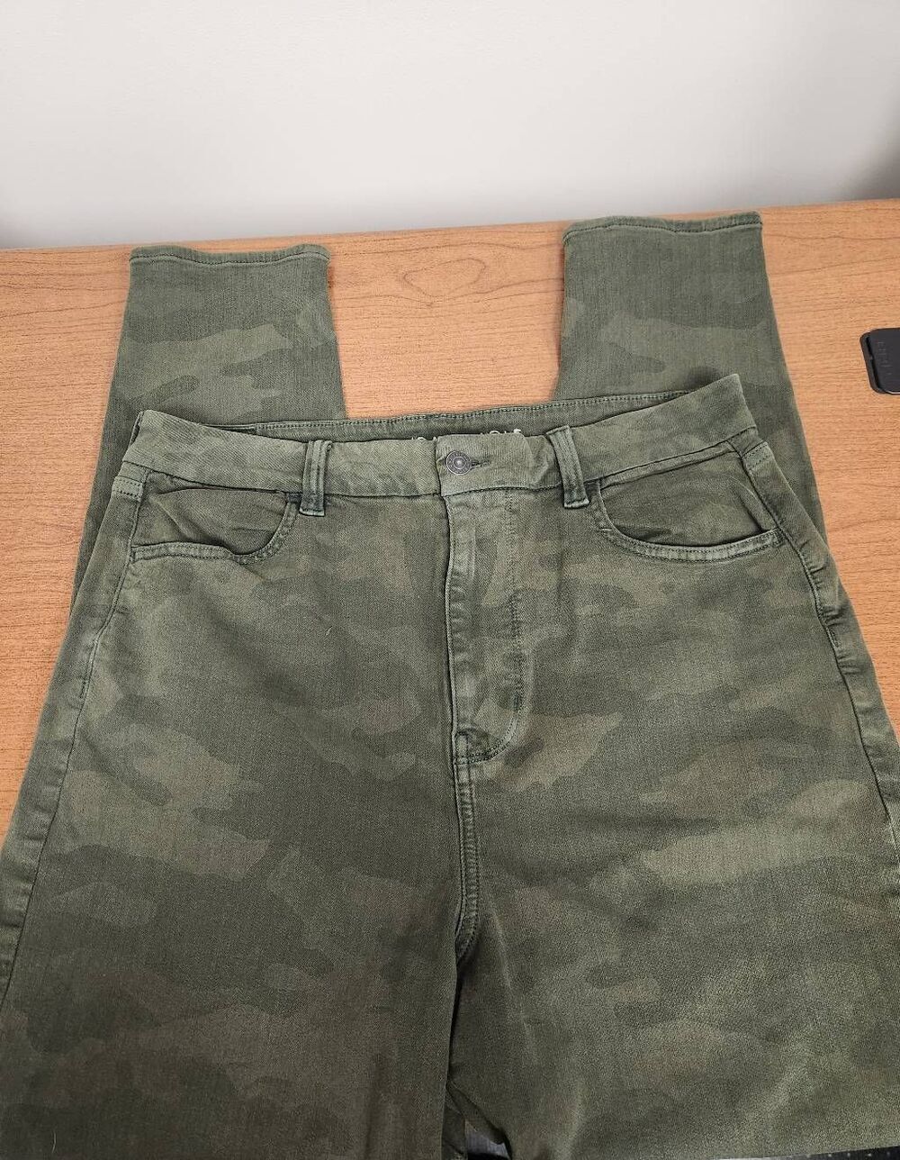 American Eagle Army Green next level stretch size 16 jeans